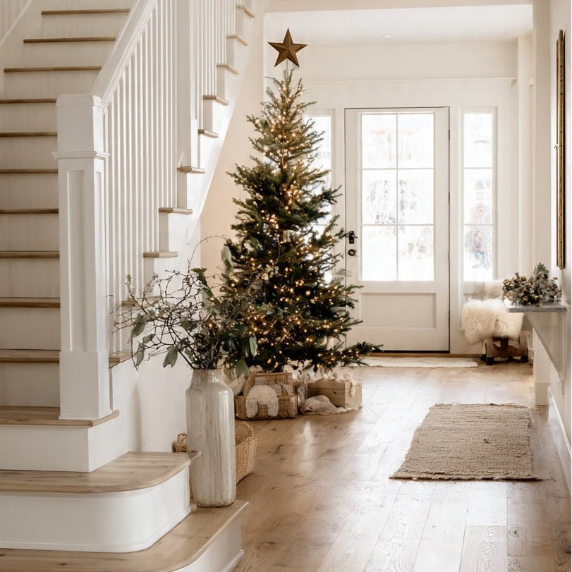 How to Style a Cozy Christmas Entryway