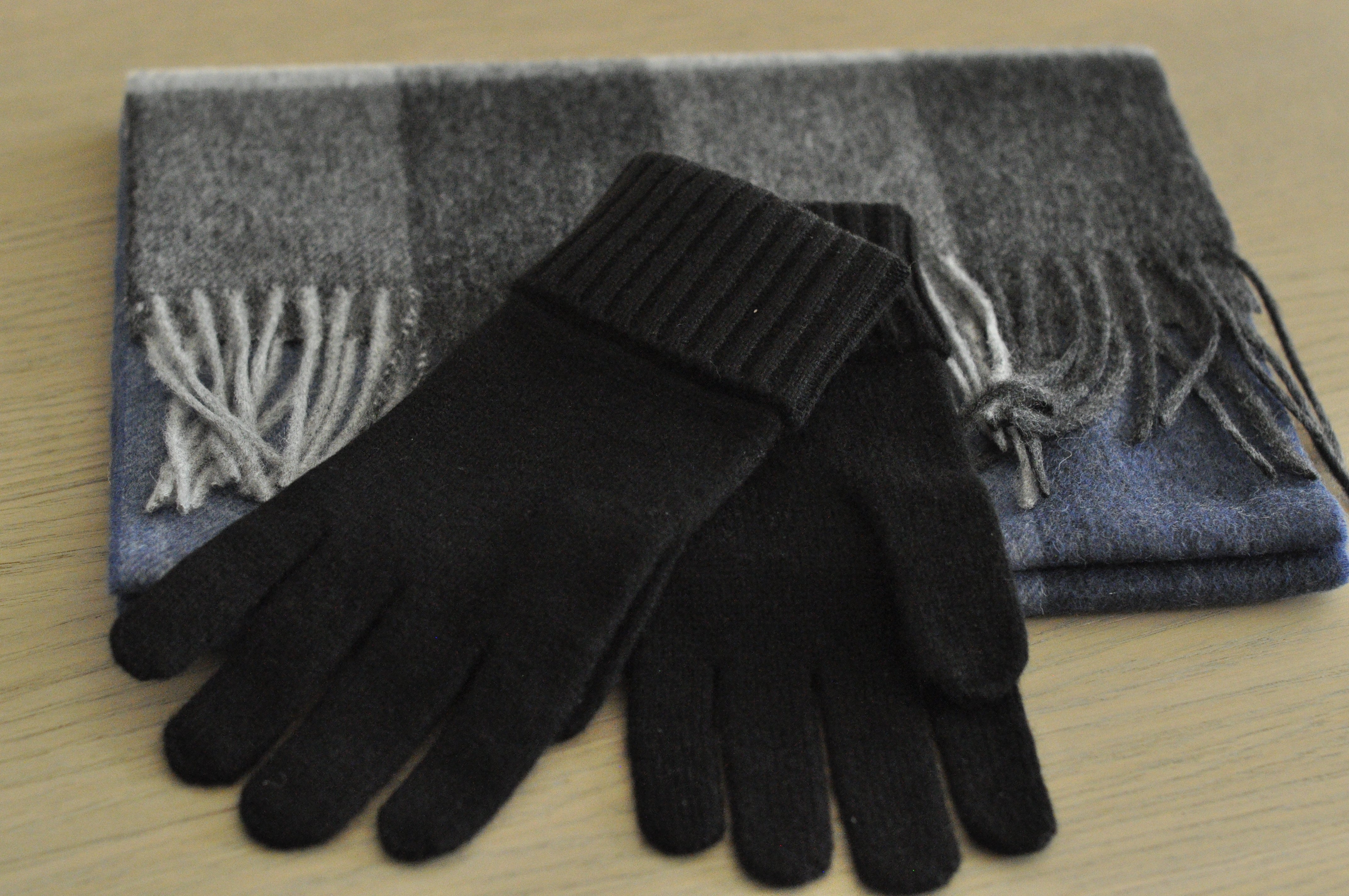 black cashmere gloves