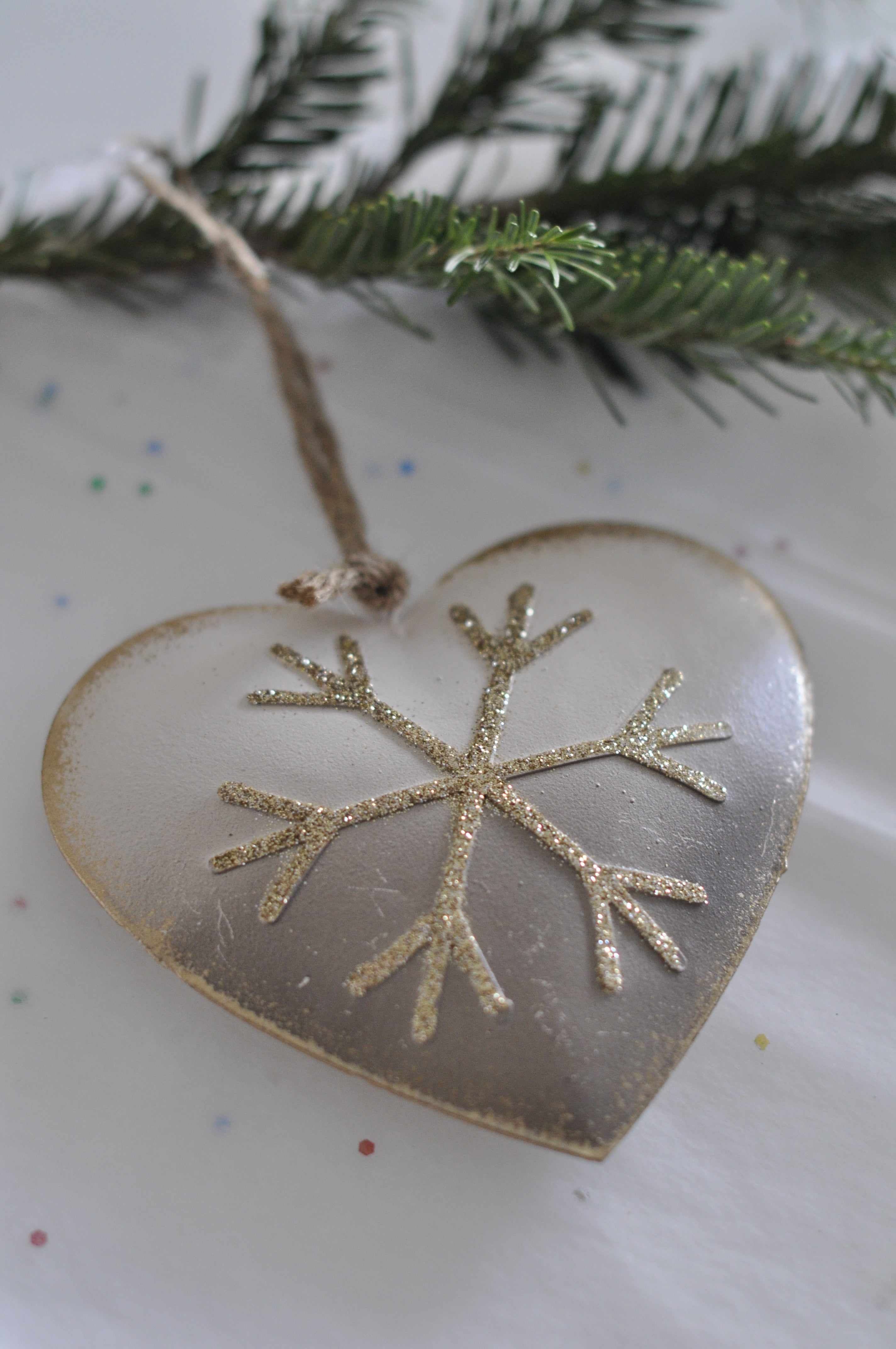 METAL HEART ORNAMENT