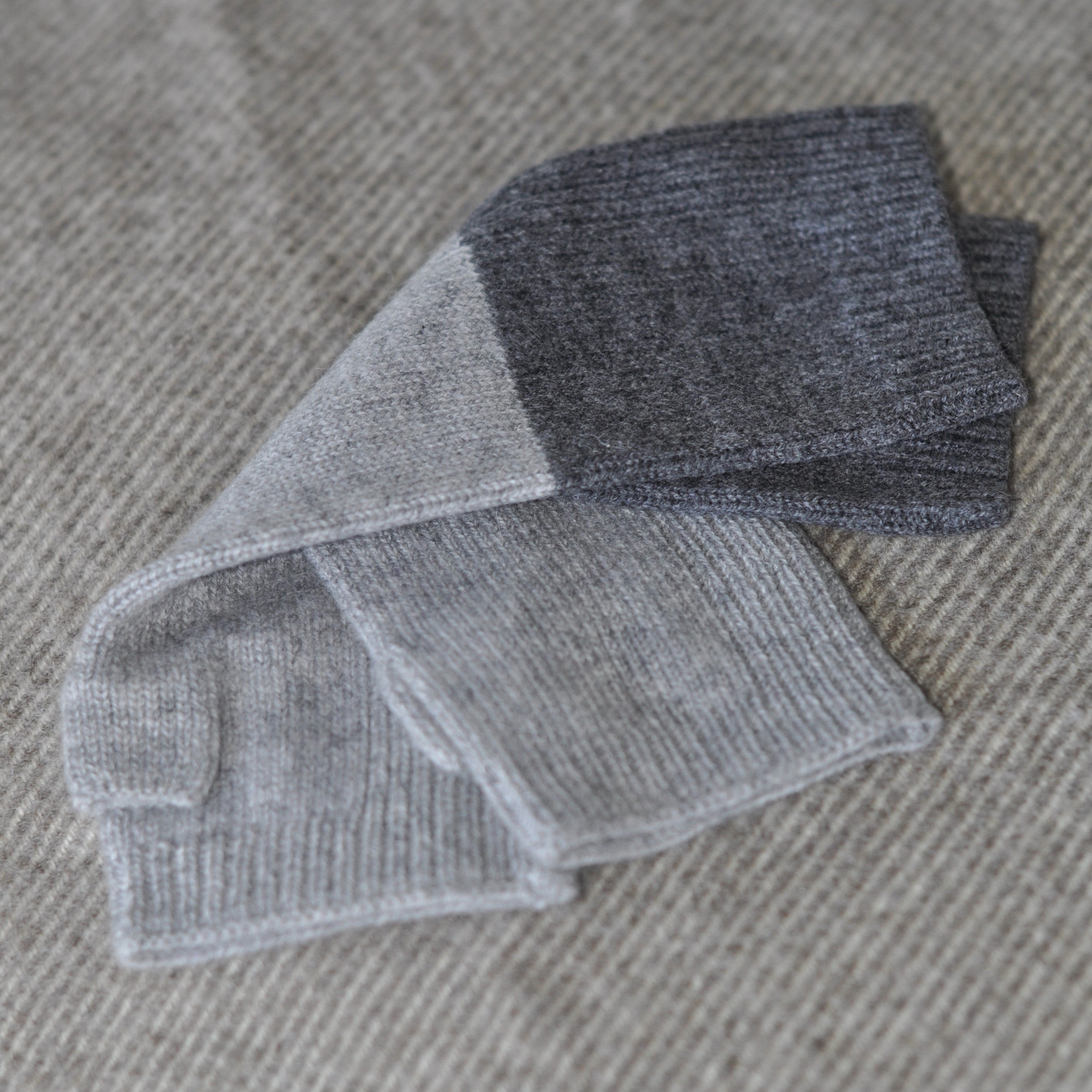 cashmere fingerless grey gloves