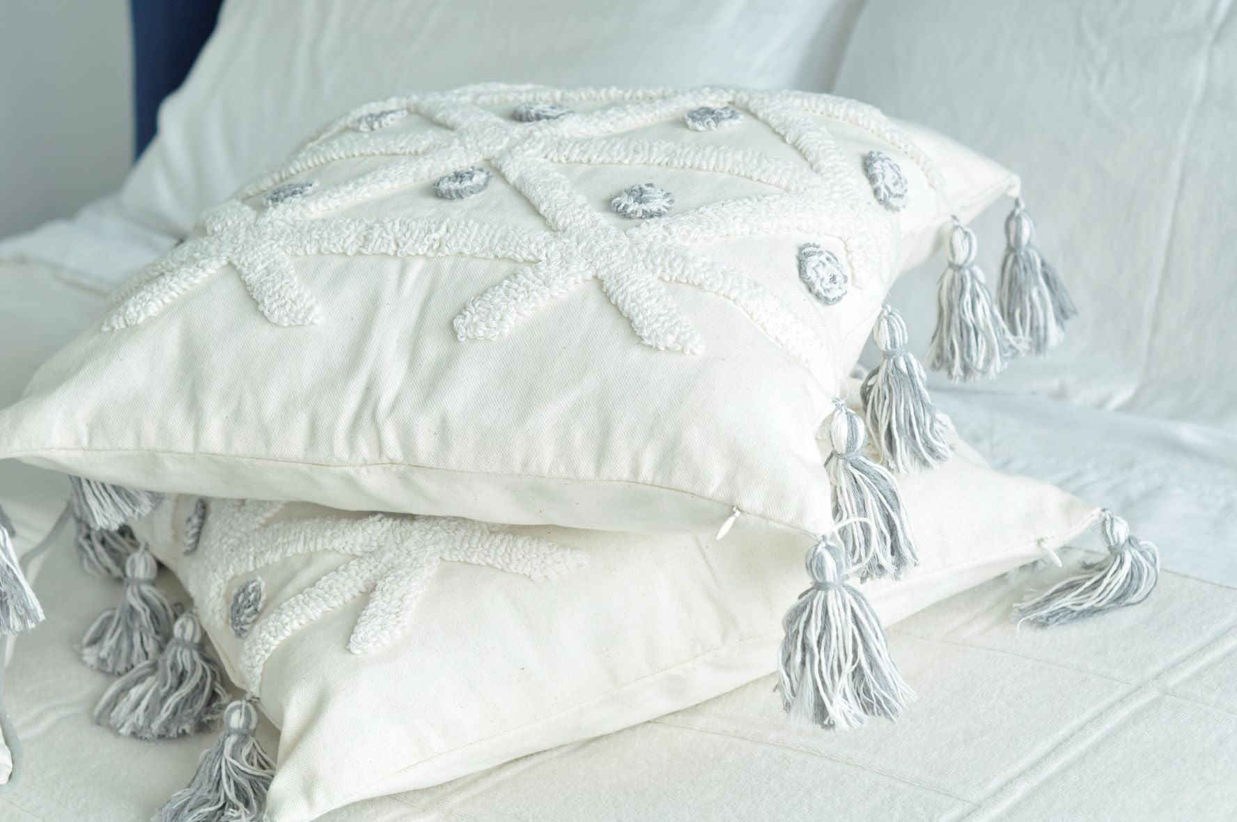 White cotton outlet cushion covers